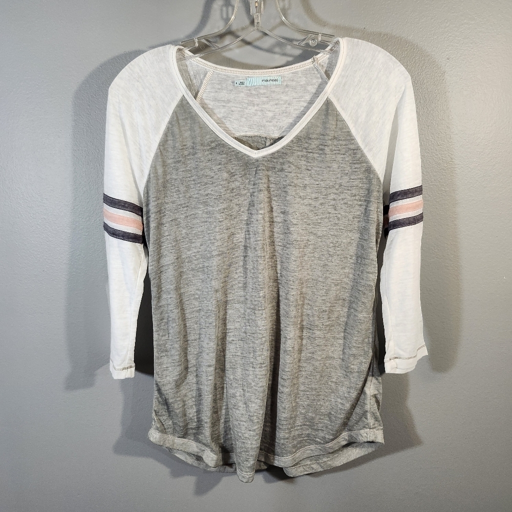 Maurices Size Small Gray and White Long Sleeve Tee - Picture 2 of 7
